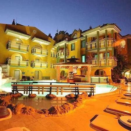 Rayon Apartmanhotel 2*